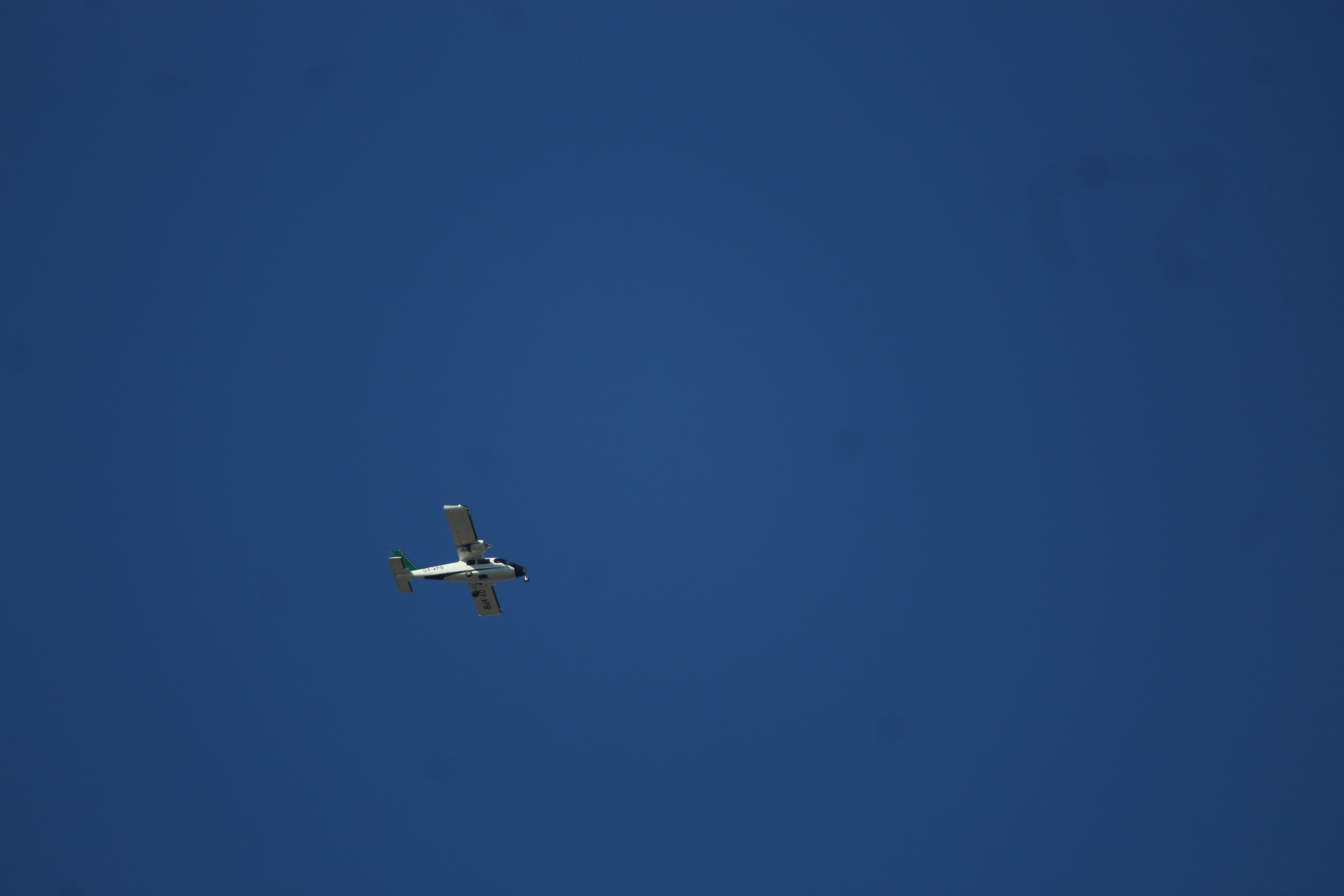 Vulcanair P68 Observer 2 Flying over King's Lynn on 1/4/25 (1)